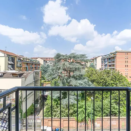 Guesthost - Functional Flat Near The Olimpic Stadium